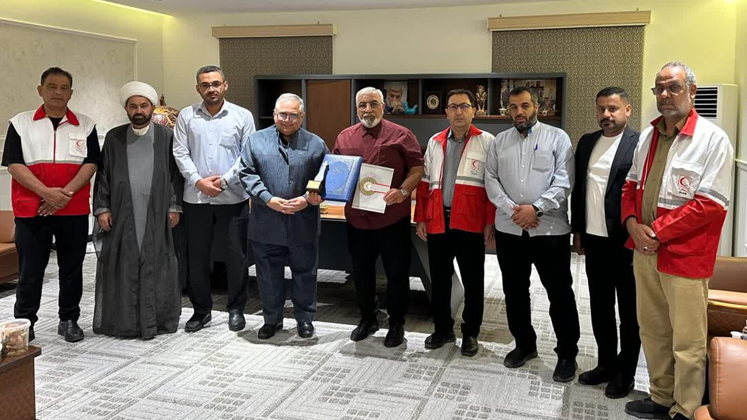 تجلیل مدیرعامل هلال‌احمرخوزستان از خیرین عراقی در پایانه مرزی شلمچه 