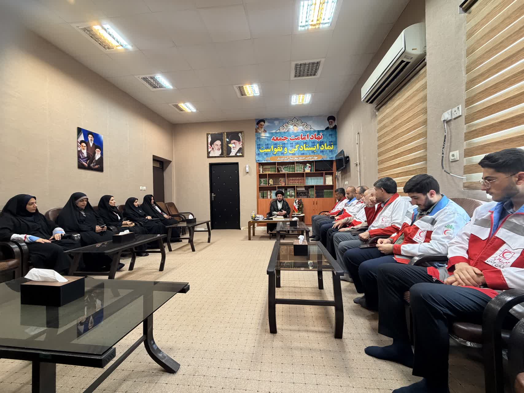 دیدار سرپرست، کارکنان و اعضای داوطلب جمعیت هلالاحمر اندیمشک با امام جمعه شهرستان