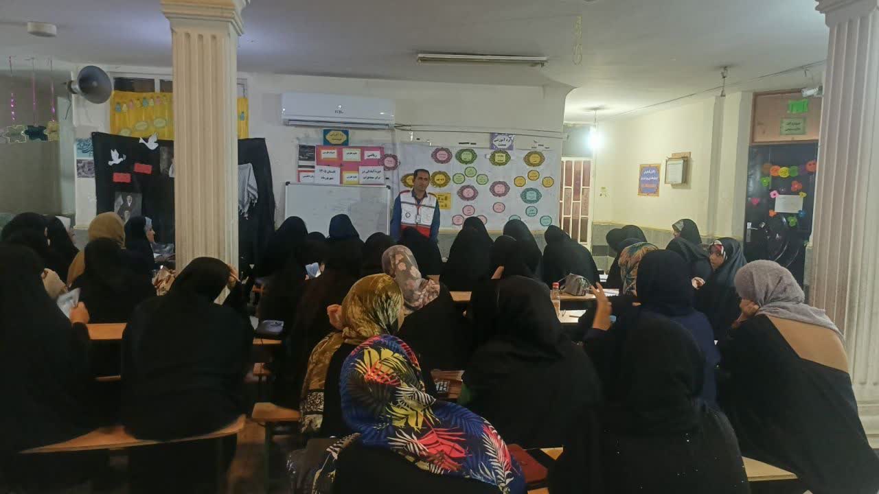 برگزاری دوره آموزش آمادگی در برابر مخاطرات در شیبان به همت مربیان جمعیت هلال‌احمر باوی