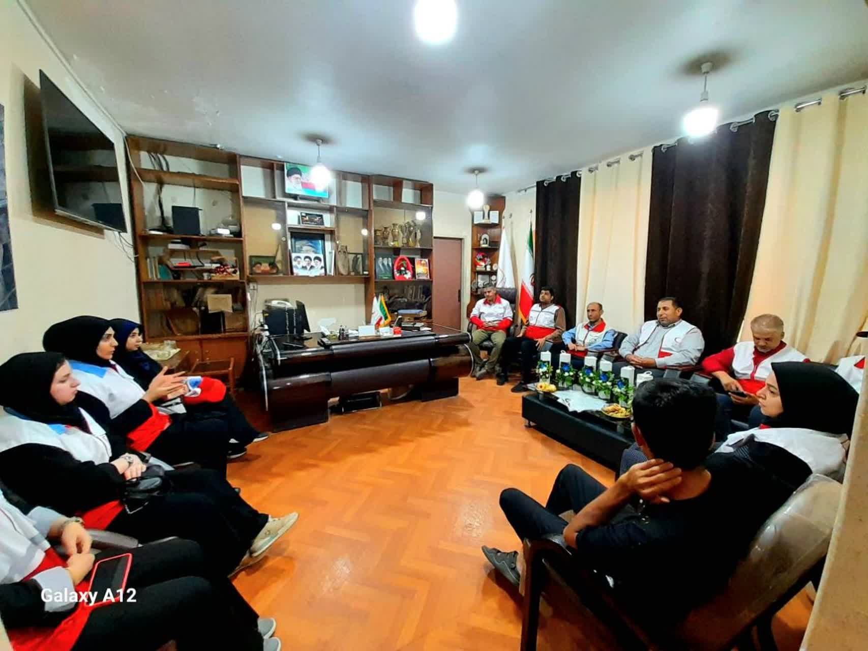 تجلیل از کارکنان جمعیت هلال‌احمر شوش به مناسبت روز کارمند