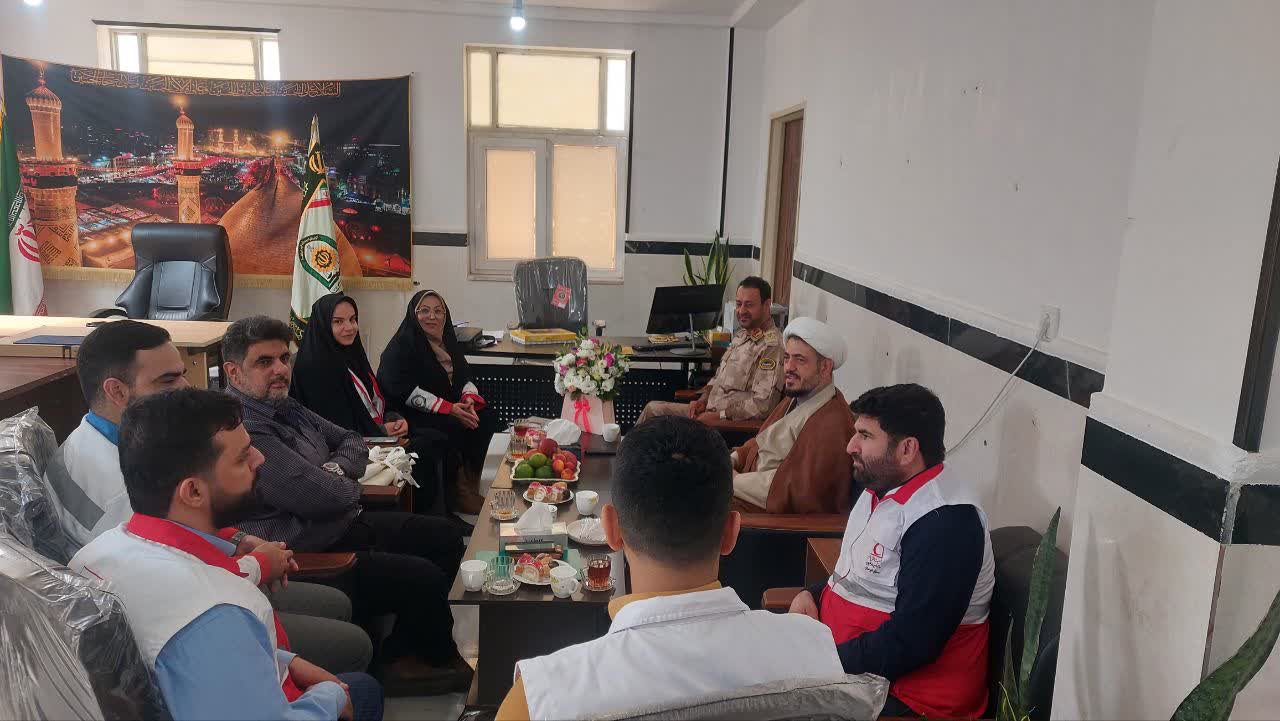 همدلی در مسیر خدمت؛ تجلیل رئیس و کارکنان جمعیت هلالاحمر اهواز از ایثار و جانفشانی مرزبانان خوزستان