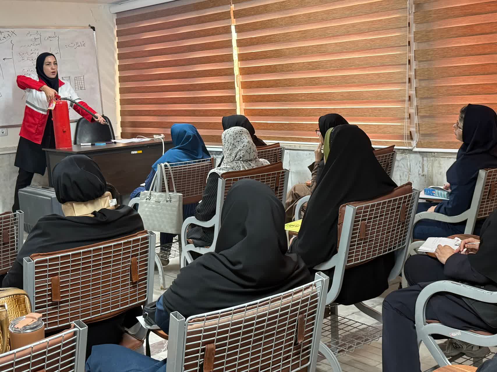 برگزاری دوره آموزشی آمادگی در برابر مخاطرات ویژه فرهنگیان در اهواز