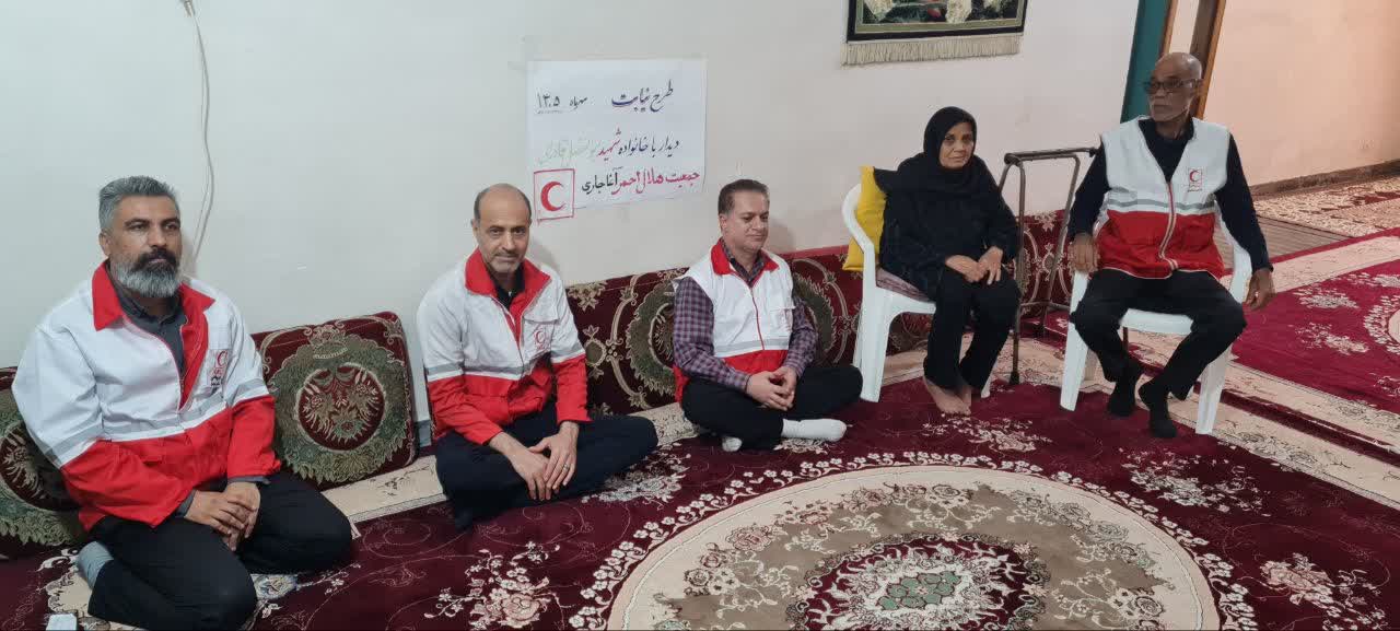 دیدار با خانواده شهید ابوالفضل قادری به مناسبت گرامیداشت هفته دفاع مقدس در قالب طرح ملی نیابت