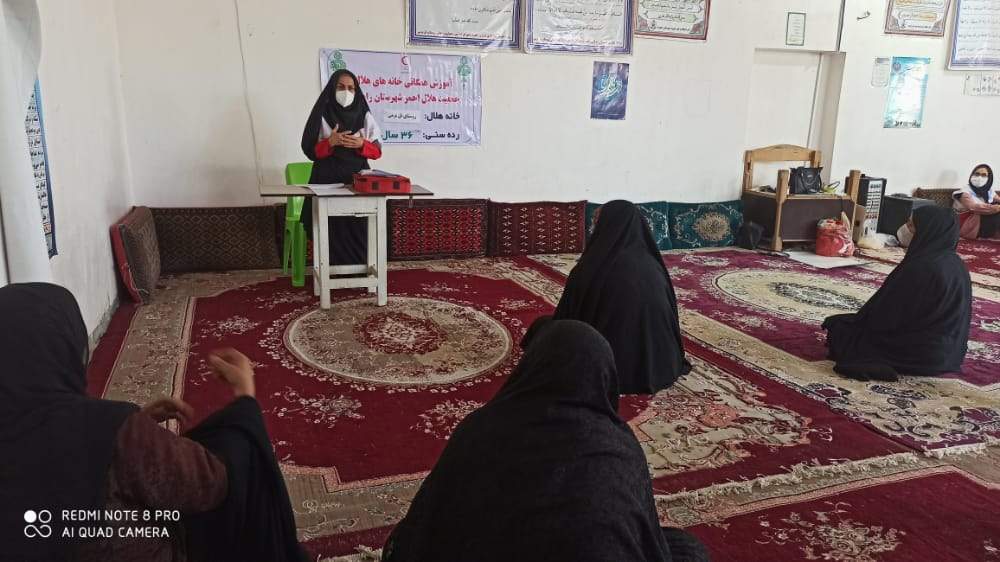 آموزش همگانی کمک های اولیه در خانه ی هلال روستای تل برمی شهرستان رامهرمز برگزار شد.