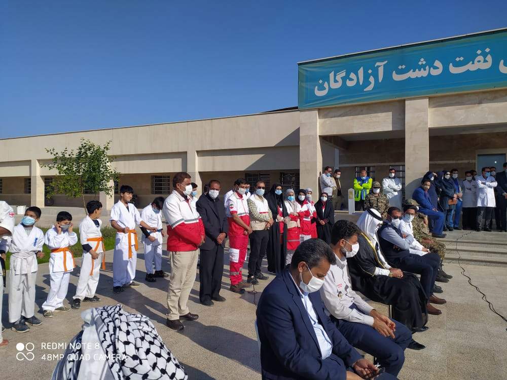 اعضای جمعیت هلال احمر دشت آزادگان  طی مراسمی  به مناسبت ولادت حضرت زینب (س) از پرستاران و کادر درمان تقدیر کردند .