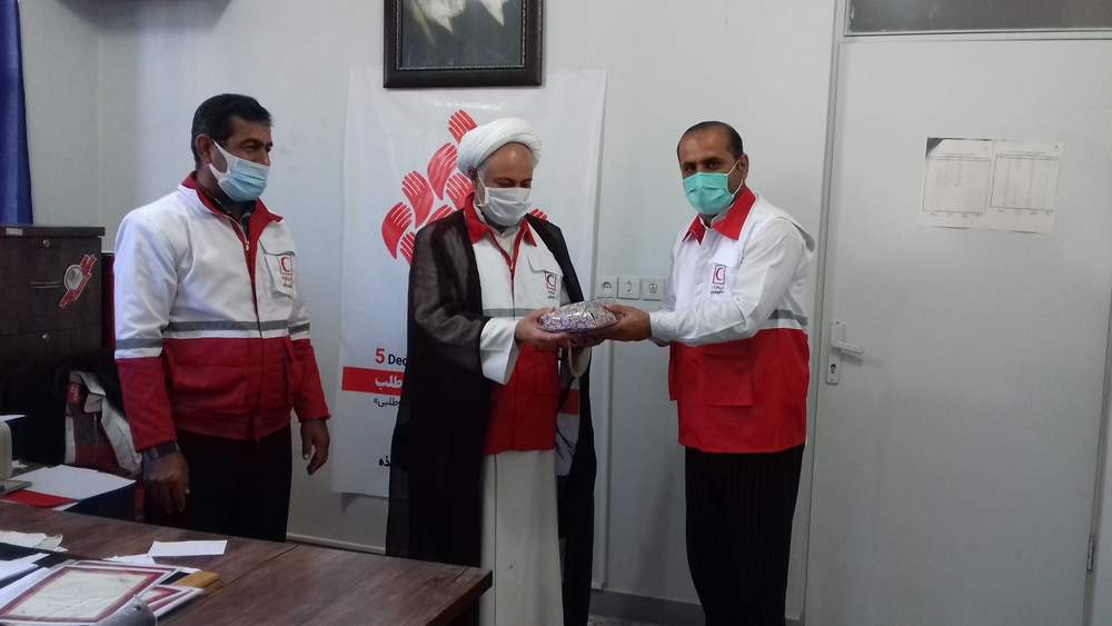 تجلیل ازداوطلبان برتر جمعیت هلال احمر ایذه .