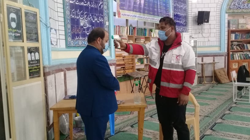 به کوشش نیروهای هلال احمر شهرستان شوشتر تب سنجی و غربالگری نمازگزاران نماز جمعه انجام شد.