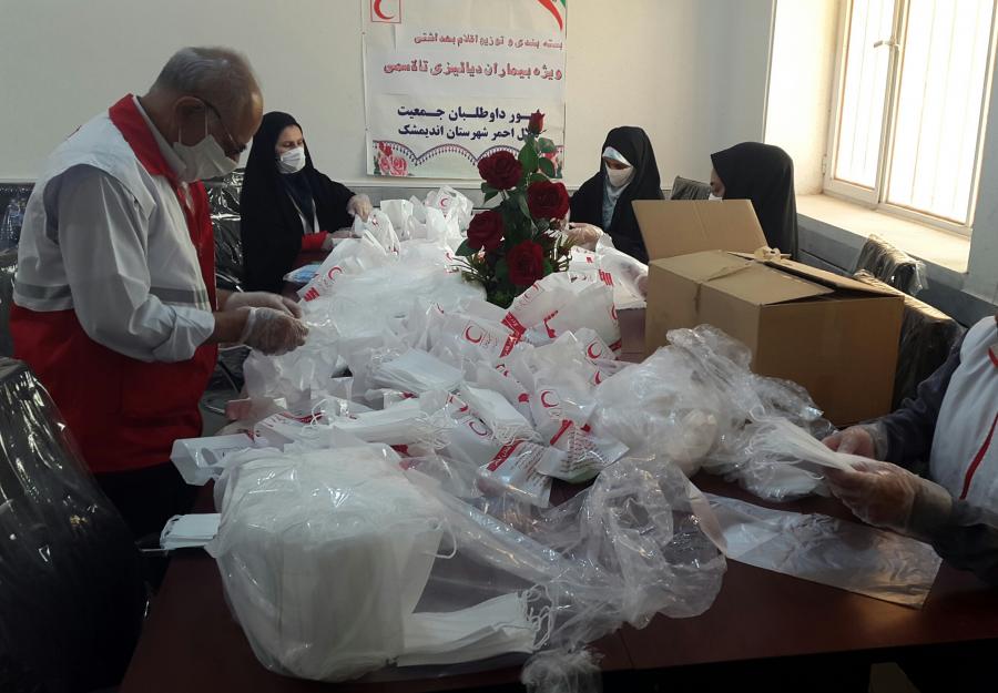 تحویل ۱۰۵ بسته بهداشتی به بیماران خاص بستری در بیمارستان امام علی (ع) اندیمشک