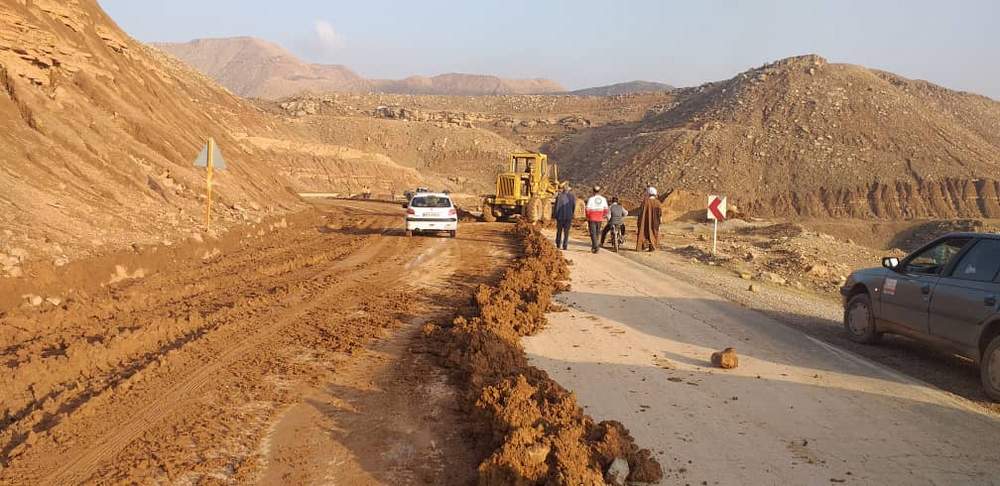 بازدید امام جمعه و فرماندار شهرستان هفتکل از امدادرسانی امدادگران هلال احمر در مناطق تحت تأثیر بارش شدید باران