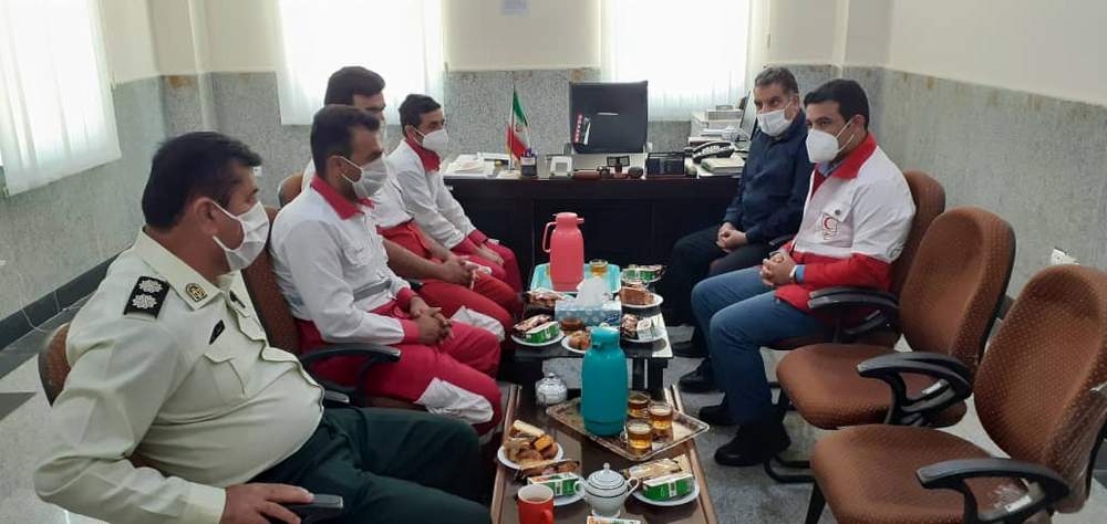 دیدار مسئولین ونجاتگران هلال احمر با جانشین فرماندهی انتظامی شهرستان گتوند به مناسبت هفته نیروی انتظامی