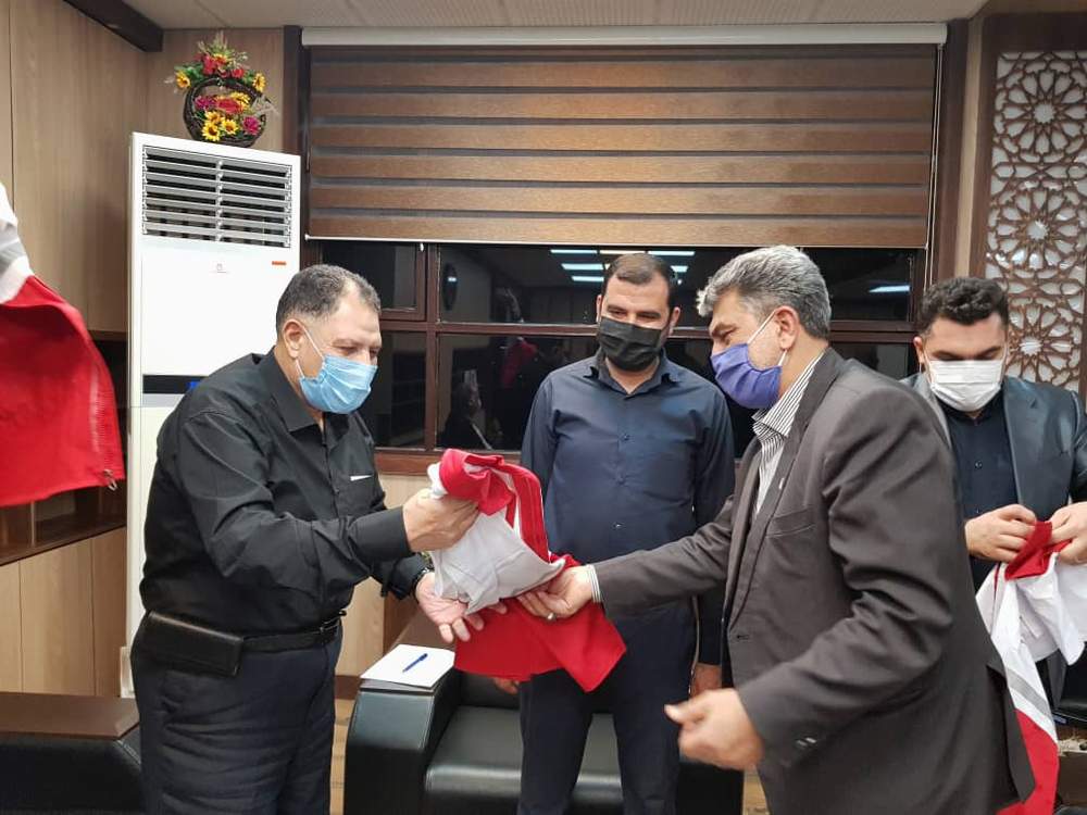 فرماندار،نماینده مردم دزفول در مجلس شورای اسلامی و رئیس دانشگاه علوم پزشکی این شهرستان به عضویت افتخاری جمعیت هلال احمر در آمدند