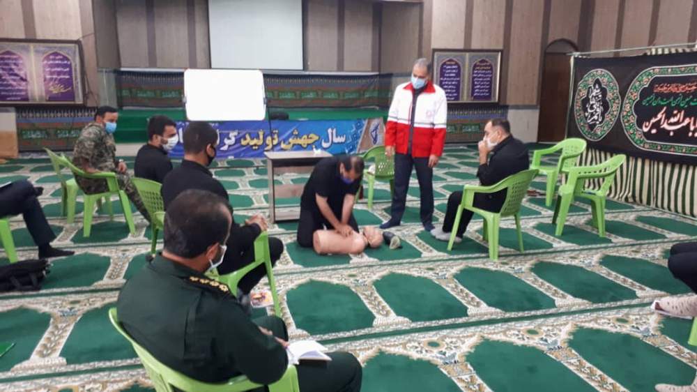 برگزاری دوره های آموزشی امداد و کمکهای اولیه و آمادگی در برابر مخاطرات توسط مربیان هلال احمر شهرستان دزفول