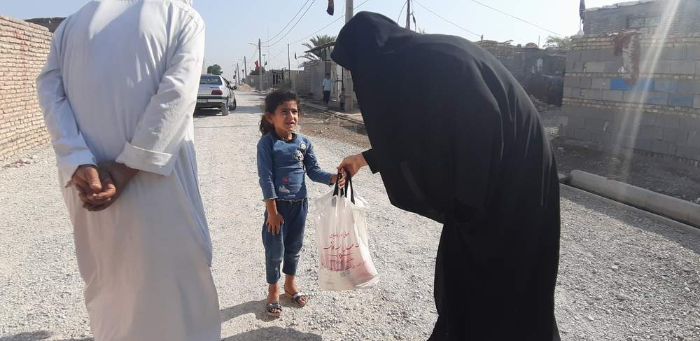 ۸۰ بسته بهداشتی با تلاش داوطلبان جمعیت هلال احمر در بین ساکنین مناطق کمتر برخوردار اهواز توزیع شد