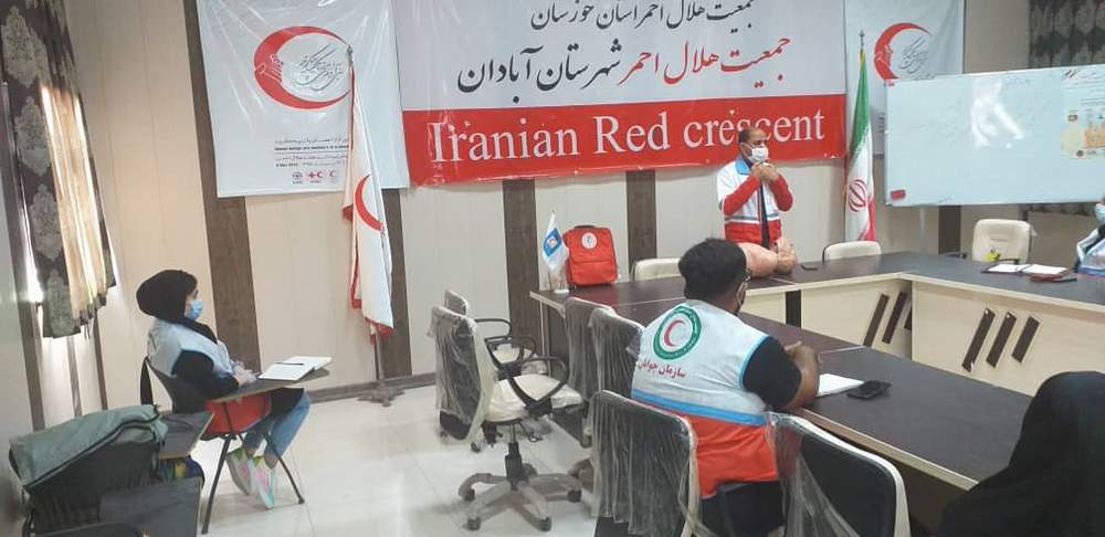 آموزش کمک های اولیه ومهارت های دواطلبانه به مناسبت هفته دفاع مقدس در آبادان تشکیل شد