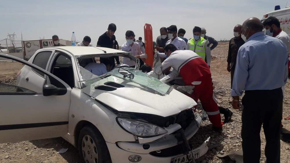 امدادرسانی به مصدومان سانحه ی تصادف توسط نجاتگران جمعیت هلال احمر گتوند