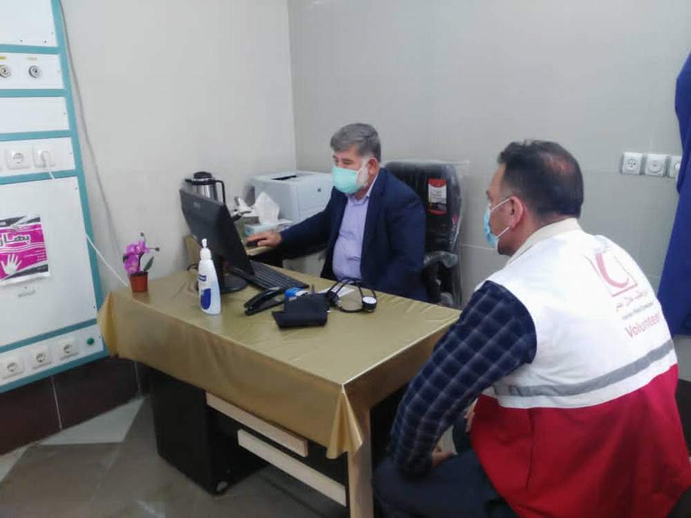 اهدای خون اعضای داوطلبان جمعیت هلال احمر شهرستان رامهرمز در ماه مبارک رمضان