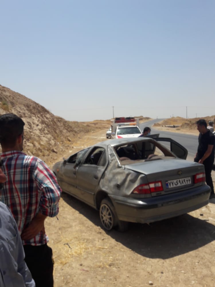 امدادرسانی نجاتگران رامهرمز به دو سرنشین خودرو واژگون شده