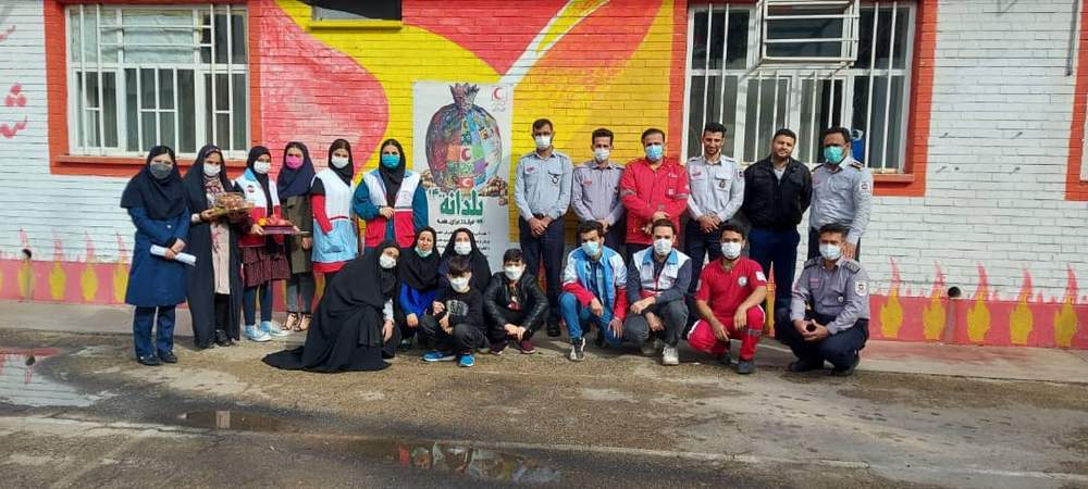 اجرای طرح یلدانه در کنار عوامل آتش نشانی ، پایگاه ، مراکز بهزیستی ، کودکان کار اهواز