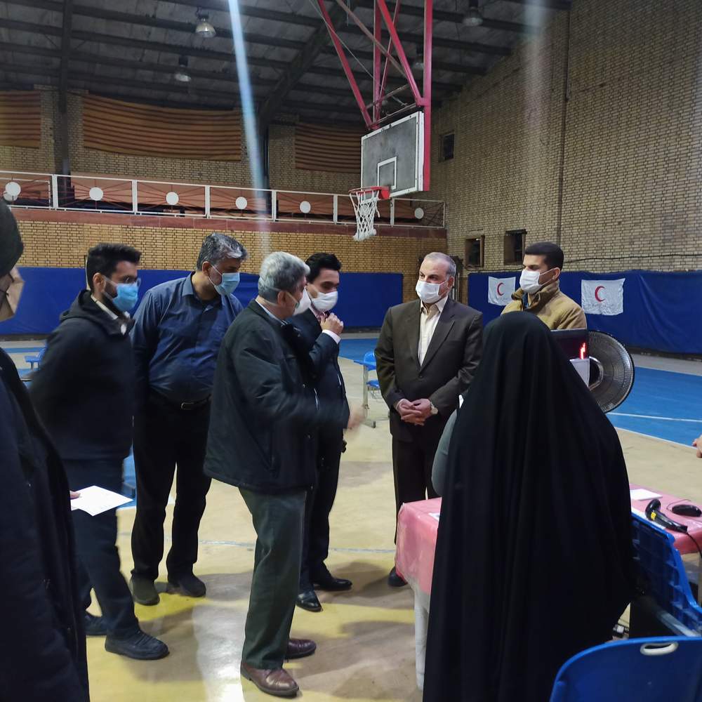 بازدید سرپرست دانشگاه علوم پزشکی جندی شاپور اهواز از مرکز واکسیناسیون هلالاحمر
