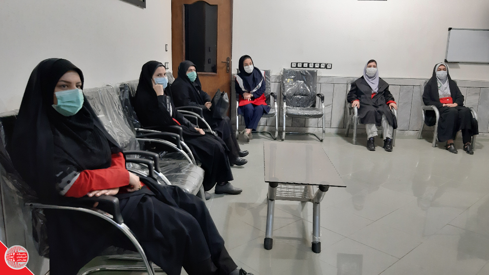 برگزاری نشست هم اندیشی سرپرست جمعیت هلال احمر اندیمشک با خواهران امدادگر و نجاتگر این شعبه