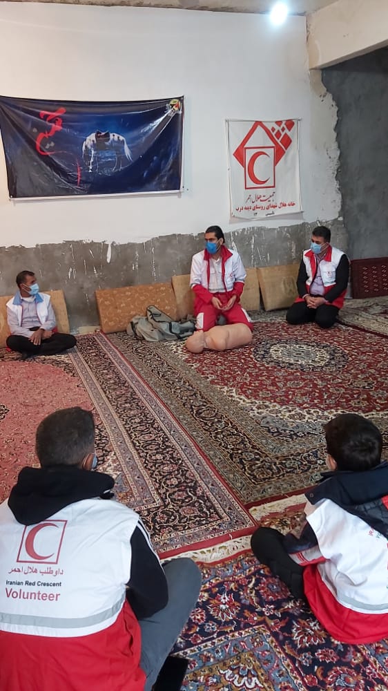 برگزاری کلاس آموزشی امداد و کمکهای اولیه در خانه هلال روستای دیمه درب شهرستان هفتکل