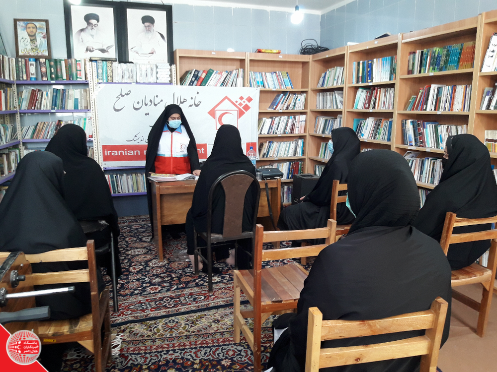 برگزاری کلاس های امداد وکمک های اولیه،مهارت های داوطلبی و مخاطرات طبیعی در خانهٔ هلال منادیان صلح شهر چم گلک