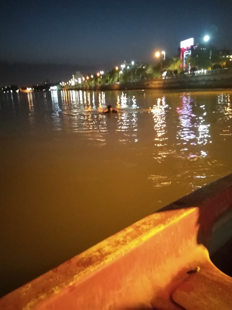 نجات ماهیگیر خرمشهر ی با تلاش نجاتگران پایگاه ساحلی امام رضای هلال احمر