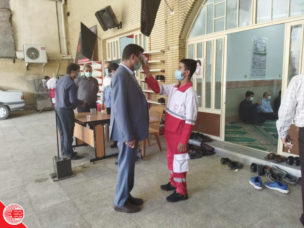  به همت امدادگران هلال احمر اندیمشک  ایستگاه پایش سلامت درمراسم رحلت امام خمینی (ره) برپا شد