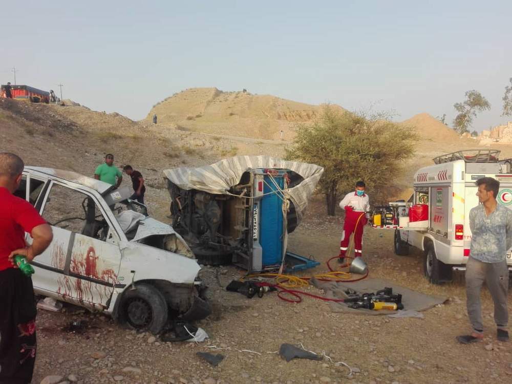 عملیات رهاسازی و نجات مصدومان حادثه تصادف درمحور هفتکل-باغملک با تلاش نجاتگران هلال احمر شهرستان هفتکل