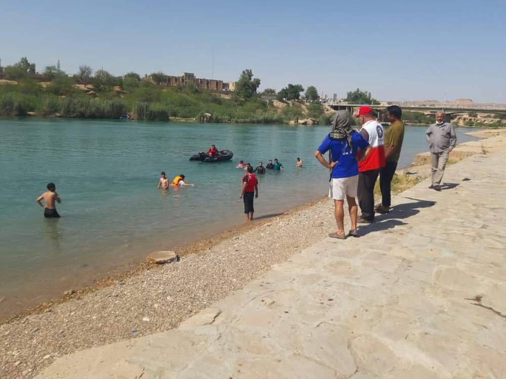 دوره تخصصی پایه جستجو ونجات در محیط های آبی درجمعیت هلال احمرشهرستان شوشتربرگزارشد