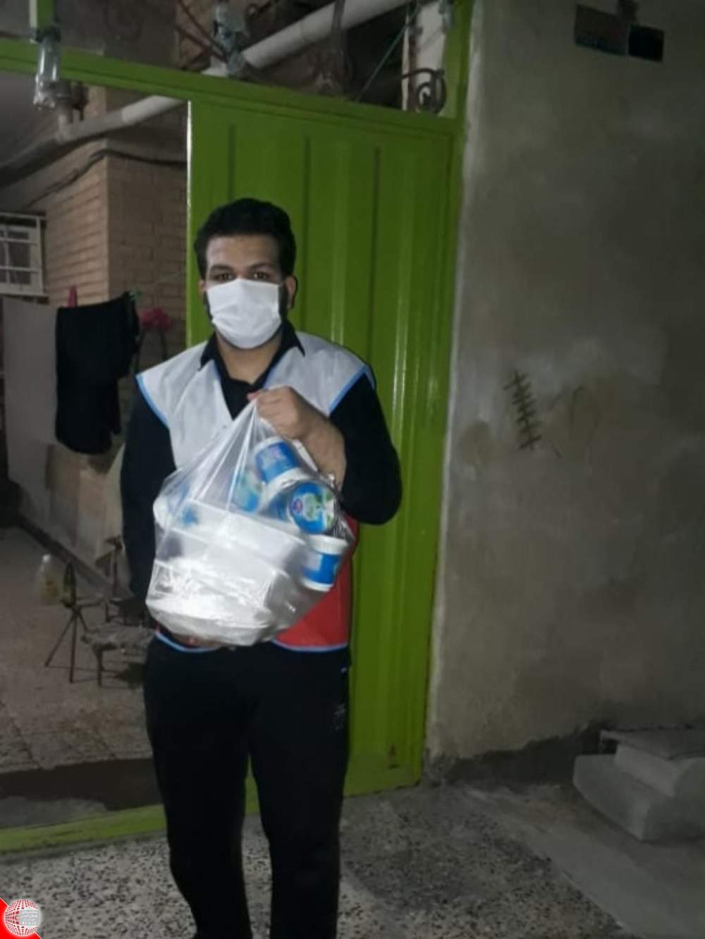 توزیع ۳۰۰ بسته گوشت گرم بین نیازمندان بندرماهشهر به همت داوطلبان هلال احمر
