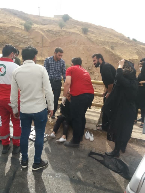 امدادرسانی نجاتگران هلال‌احمر به مصدومان حادثه محور مسجدسلیمان_اهواز