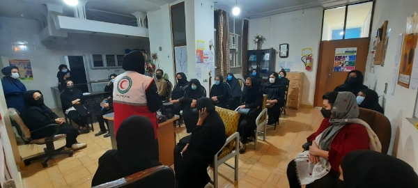 ارائه آموزش های امدادی به پرسنل بهزیستی توسط مربیان هلال احمرمسجدسلیمان