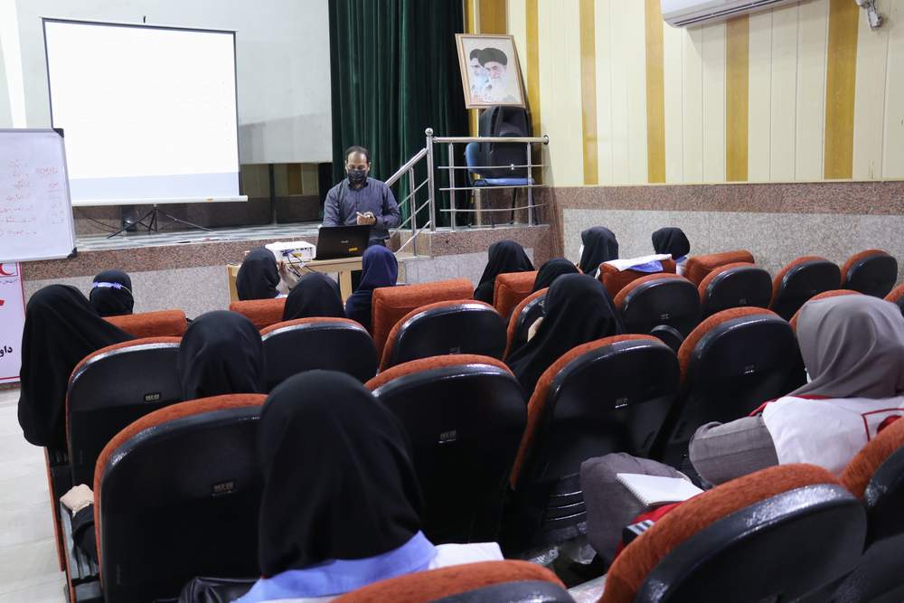برگزاری دوره آموزش خبرنویسی باشگاه خبرنگاران داوطلب هلال احمر خوزستان در مسجدسلیمان 