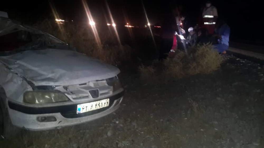 امدادرسانی نجاتگران پایگاه بین شهری اهواز به سه مصدوم حادثه واژگونی خودرو