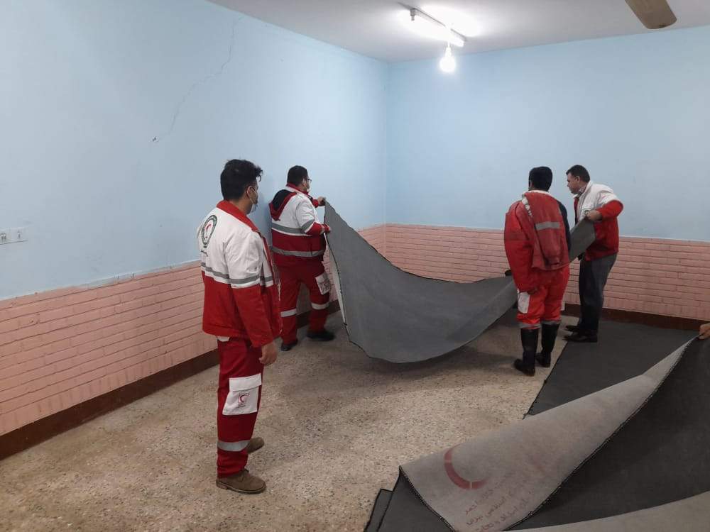 گزارش تصویری از تلاش نجاتگران هلال احمر در امدادرسانی به آسیب‌دیدگان از آبگرفتگی برخی معابر و منازل مسکونی شوشتر