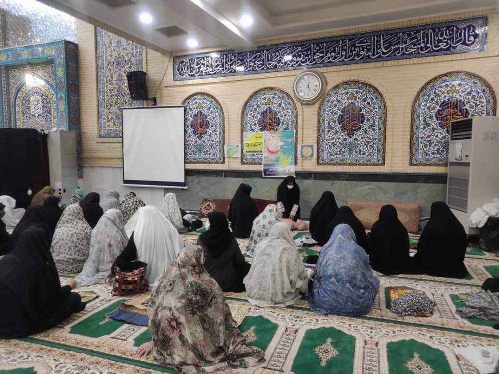 ارائه آموزش همگانی به ۷۰ فراگیر در خانه های هلال جمعیت هلال احمر شهرستان هفتکل
