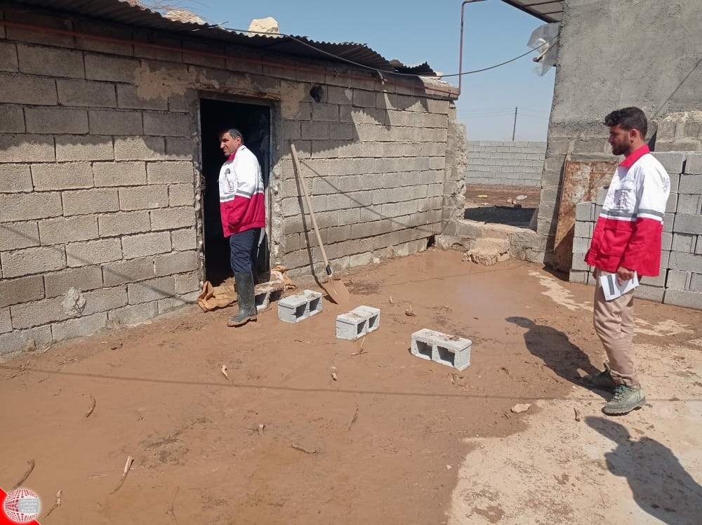 گزارش تصویری ۴/ امداد رسانی به خانوارهای متاثر از سیل در مناطق روستایی و عشایری آسماری،آبلشکر و سرآسیاب به همت نجاتگران جمعیت هلال احمر شهرستان باغملک