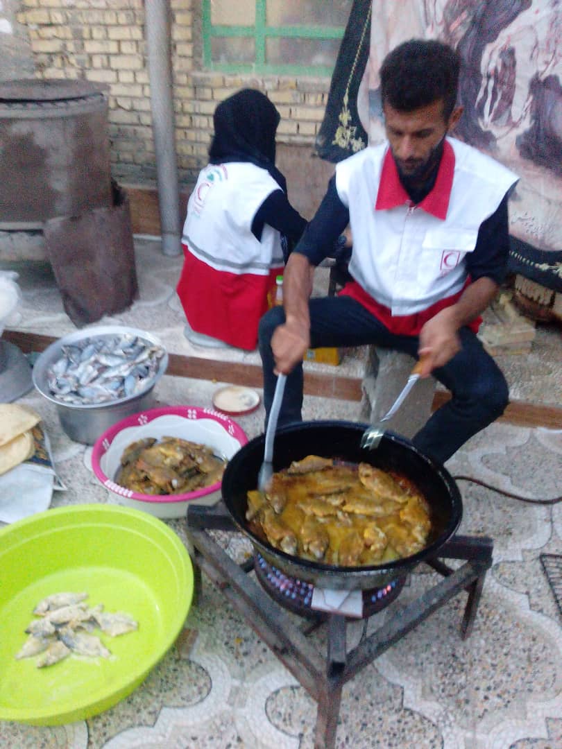 برپایی ایستگاه صلواتی وتوزیع غذایی گرم توسط هیئت علی اکبر (ع) شادگان