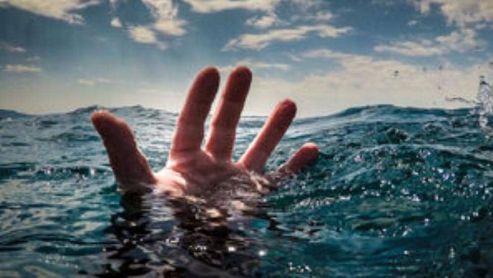 واژگونی قایق گردشگری در پشت دریاچه سد کارون ۳شهرستان ایذه.