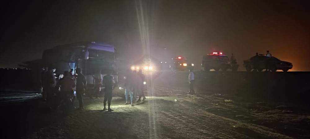 امداد رسانی به مصدومان حادثه واژگونی اتوبوس