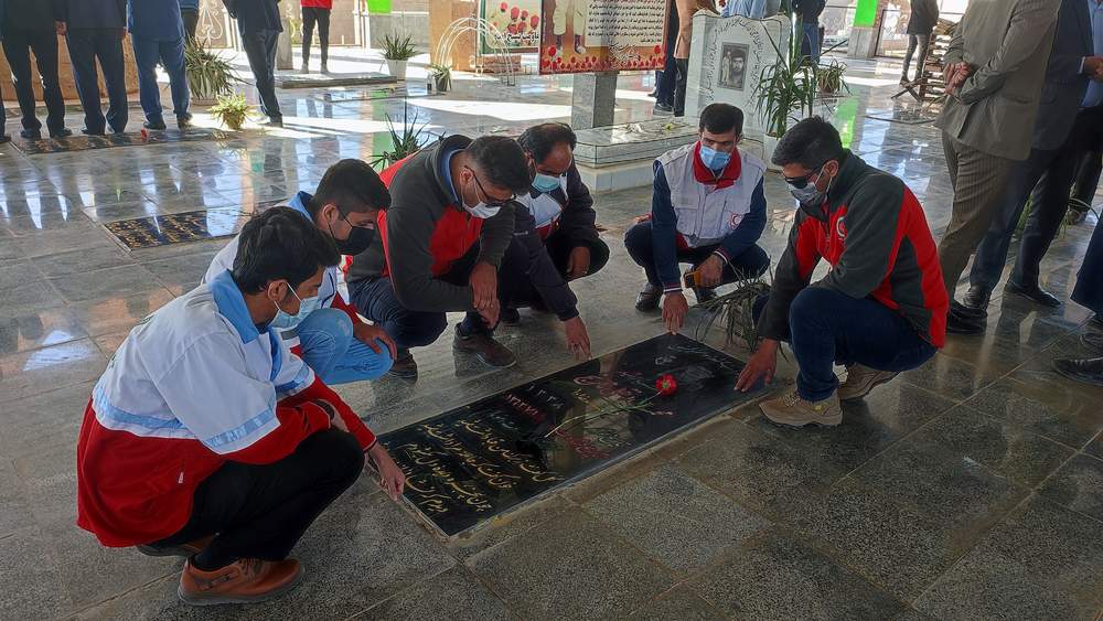 برگزاری آیین عطر افشانی و گلباران مزار شهدا در شهرستان ایذه .