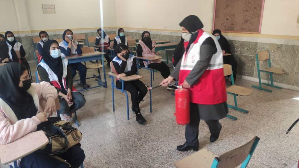 برگزاری مانور ویژه چهارشنبه پایان سال بیاد دانش آموز فداکار علی لندی در مدارس هفتکل