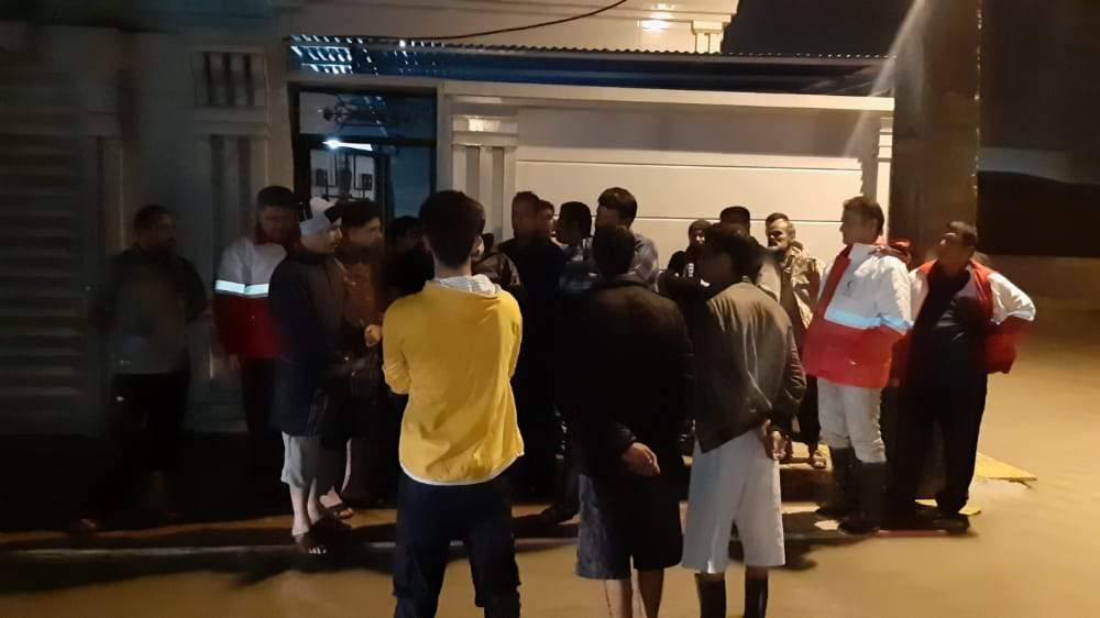 امدادرسانی به خانوارهای آسیب دیده از باران در شوشتر