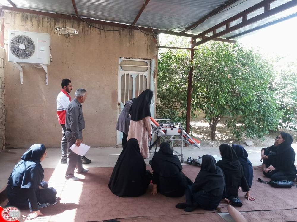 گزارش تصویری/توان افزایی هفتگی نجاتگران خواهر باغملک با موضوع کار با برانکارد آمبولانس برگزار شد
