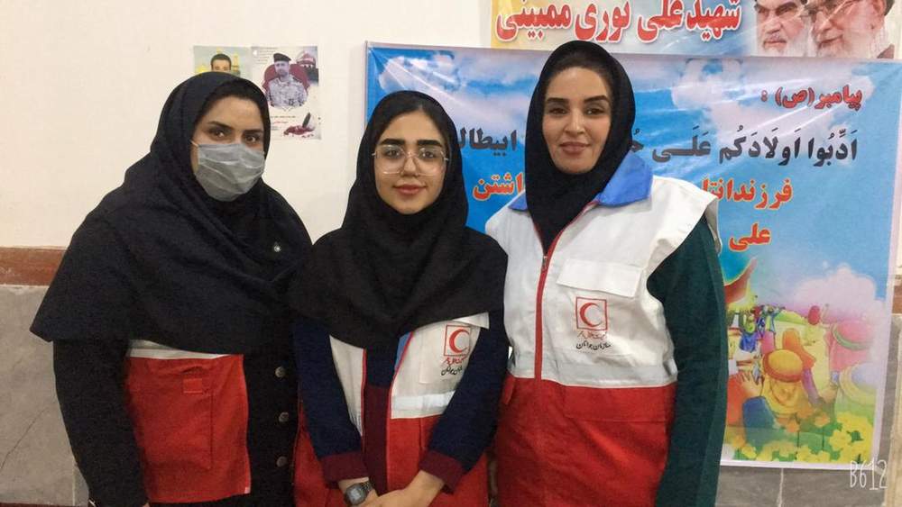 همکاری تیم سحر جمعیت هلالاحمر بهبهان با اردوی جهادی بسیج دانشجویی