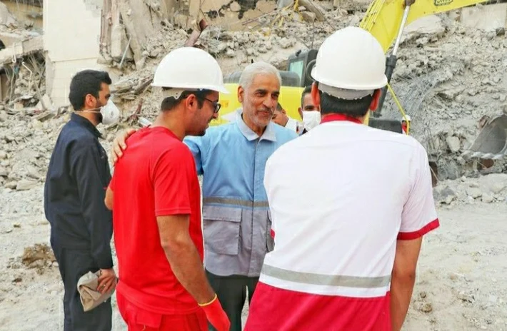  تقدیر استاندر خوزستان از زحمات شبانه روزی امدادگران در حادثه متروپل