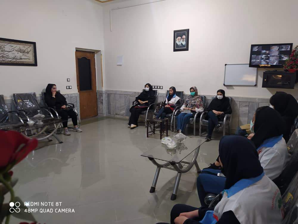 نشست صمیمانه رئیس هلال احمر اندیمشک با اعضای جوان جدیدالورود