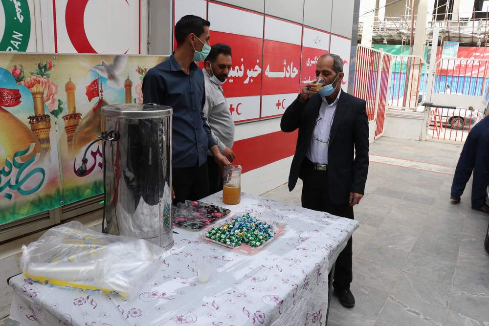 برپایی ایستگاه صلواتی به مناسبت ولادت امام حسین(ع)به همت معاونت پشتیبانی