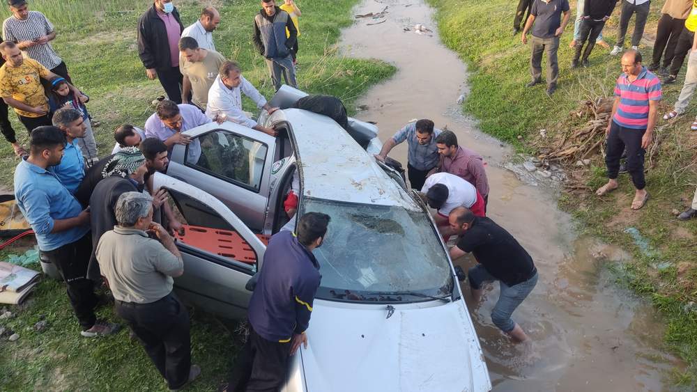 واژگونی خودروی سواری ال ۹۰ در کانال آب پیچ شفیع خانی جادهٔ اندیمشک پل زال